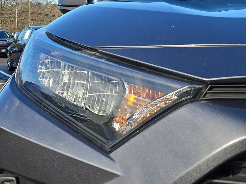 2019 Toyota RAV4 5th Gen - Image 9 of 12