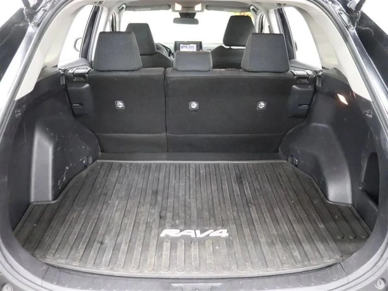 2019 Toyota RAV4 5th Gen - Image 6 of 12