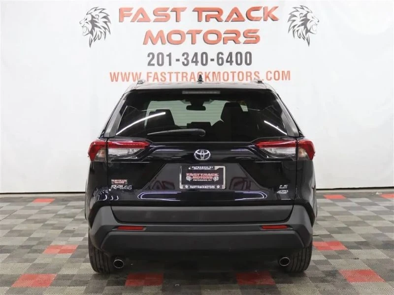2019 Toyota RAV4 5th Gen - Image 5 of 12