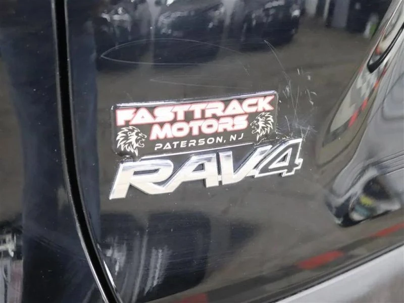 2019 Toyota RAV4 5th Gen - Image 7 of 12