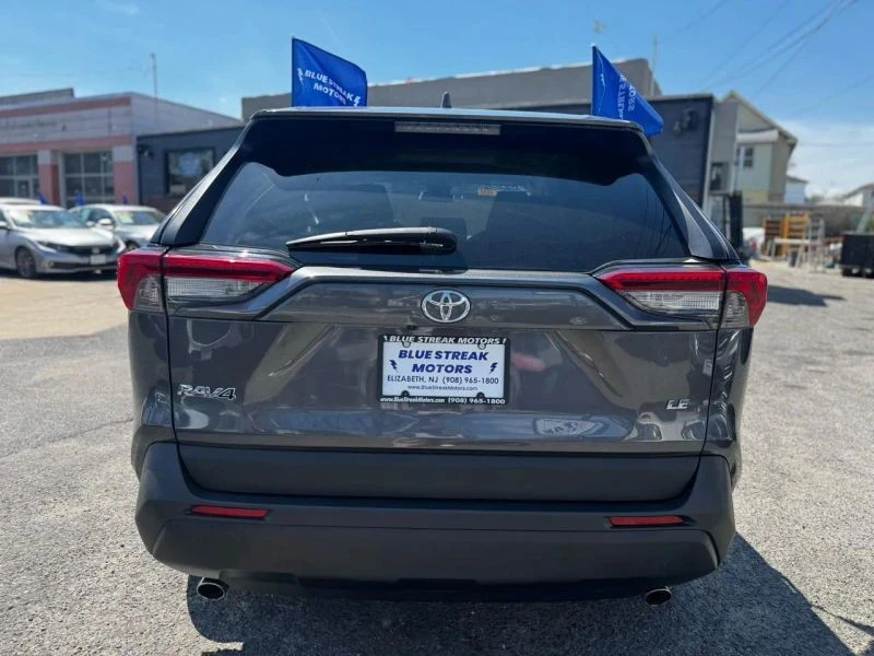 2019 Toyota RAV4 5th Gen - Image 9 of 12