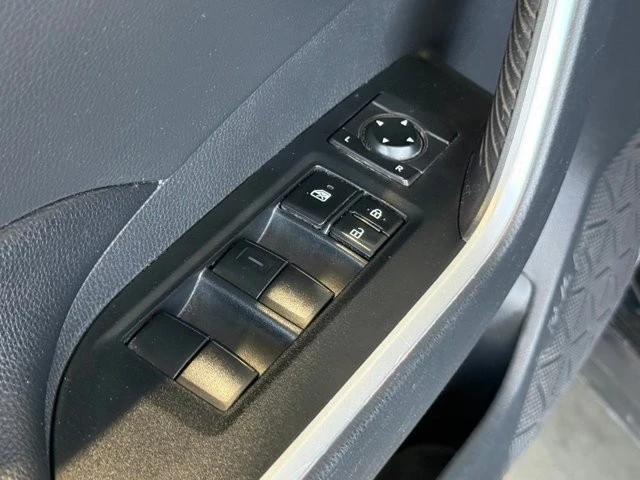 2019 Toyota RAV4 5th Gen - Image 18 of 21