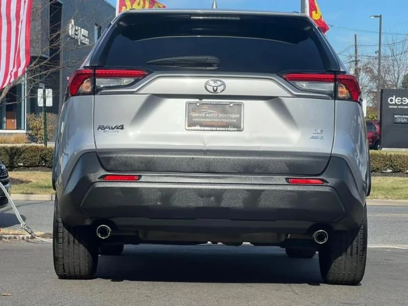 2019 Toyota RAV4 5th Gen - Image 6 of 12