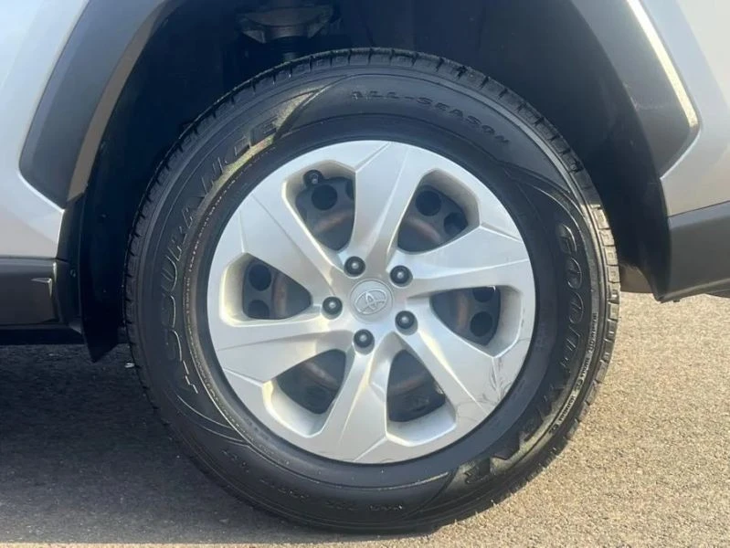 2019 Toyota RAV4 5th Gen - Image 8 of 12