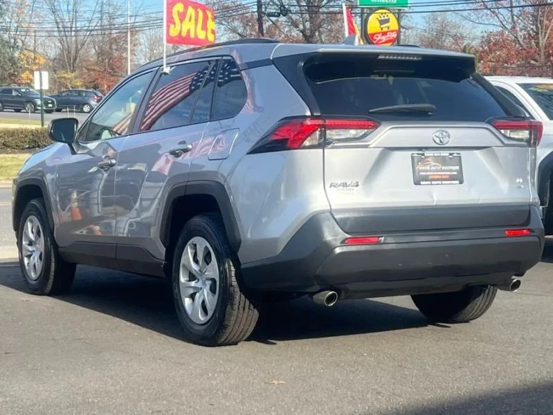 2019 Toyota RAV4 5th Gen - Image 5 of 12