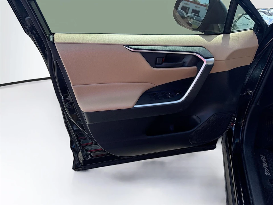 2019 Toyota RAV4 5th Gen - Image 14 of 18