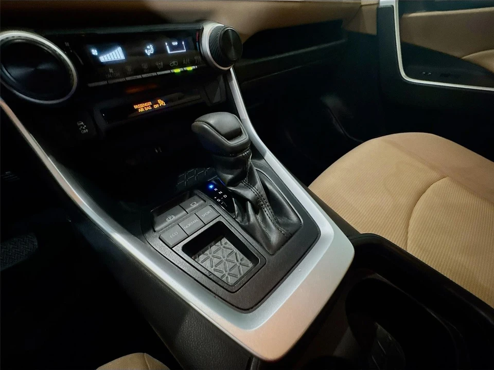 2019 Toyota RAV4 5th Gen - Image 13 of 21