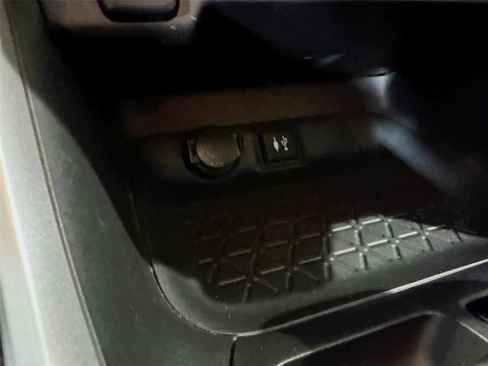 2019 Toyota RAV4 5th Gen - Image 14 of 21