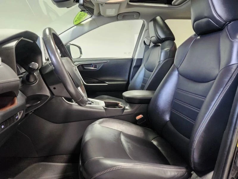 2019 Toyota RAV4 5th Gen - Image 11 of 12