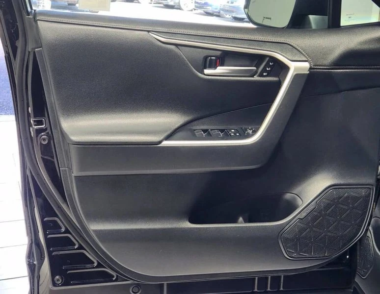 2019 Toyota RAV4 5th Gen - Image 10 of 12
