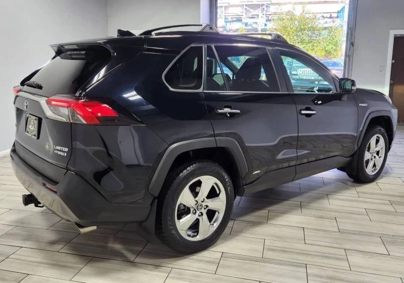 2019 Toyota RAV4 5th Gen - Image 5 of 12