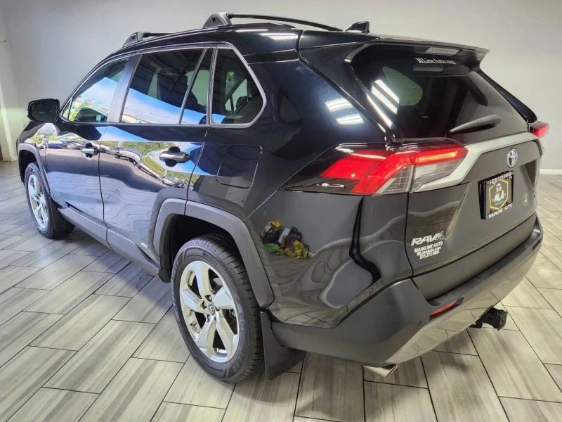2019 Toyota RAV4 5th Gen - Image 3 of 12