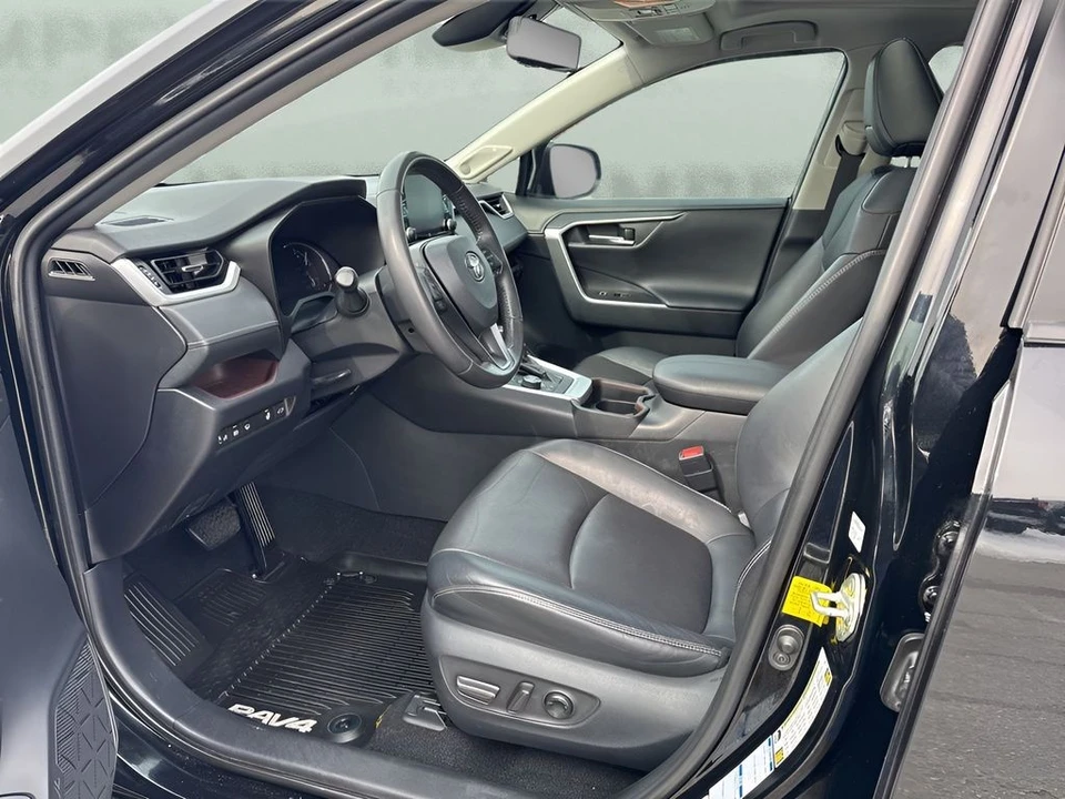 2019 Toyota RAV4 5th Gen - Image 9 of 12