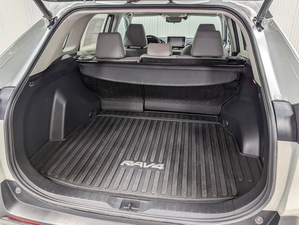 2019 Toyota RAV4 5th Gen - Image 8 of 12