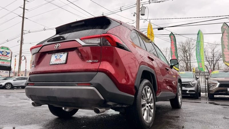 2019 Toyota RAV4 5th Gen - Image 9 of 12
