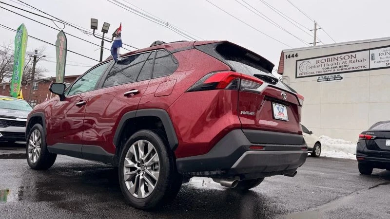 2019 Toyota RAV4 5th Gen - Image 8 of 12