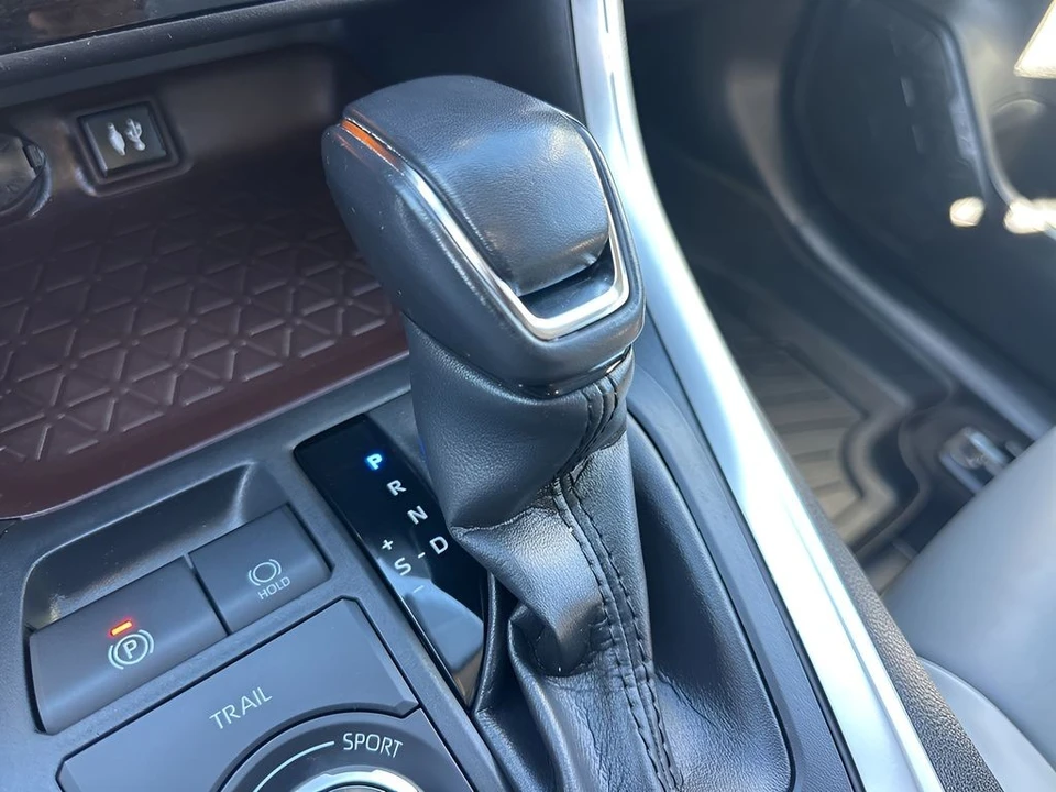 2019 Toyota RAV4 5th Gen - Image 18 of 21