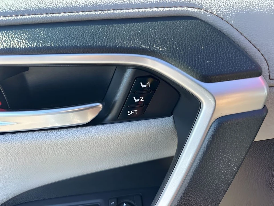2019 Toyota RAV4 5th Gen - Image 11 of 12