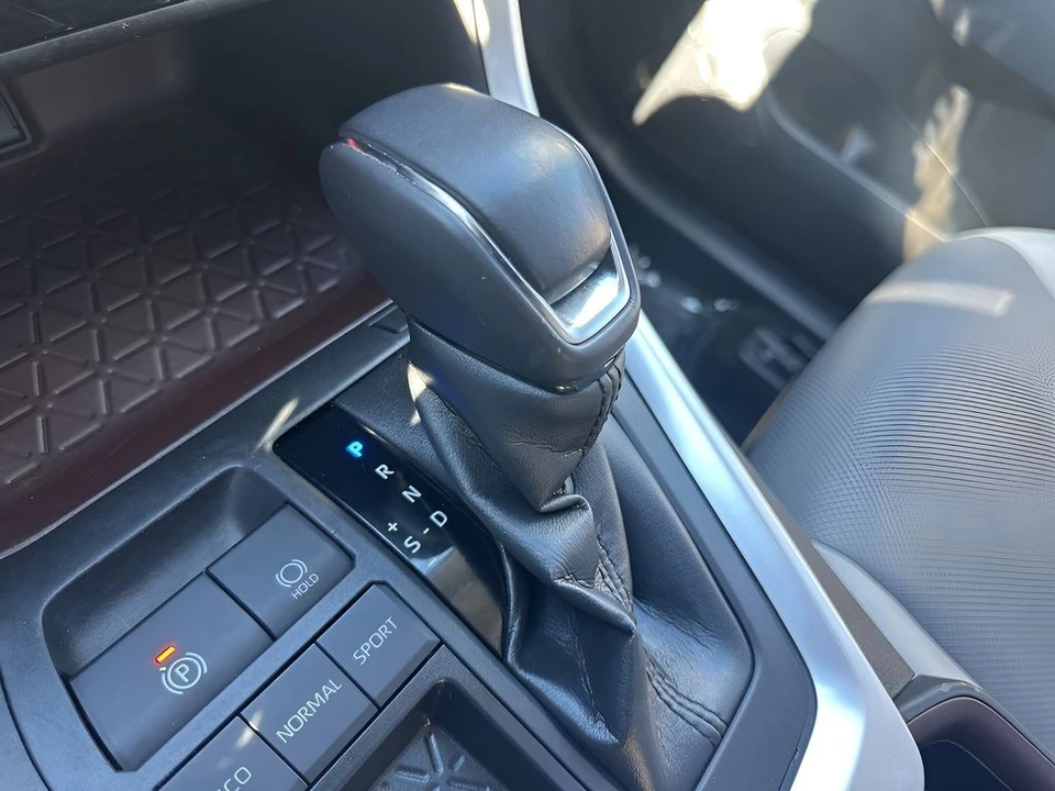 2019 Toyota RAV4 5th Gen - Image 17 of 21