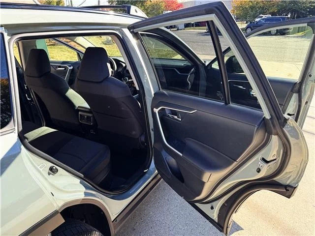 2019 Toyota RAV4 5th Gen - Image 12 of 21