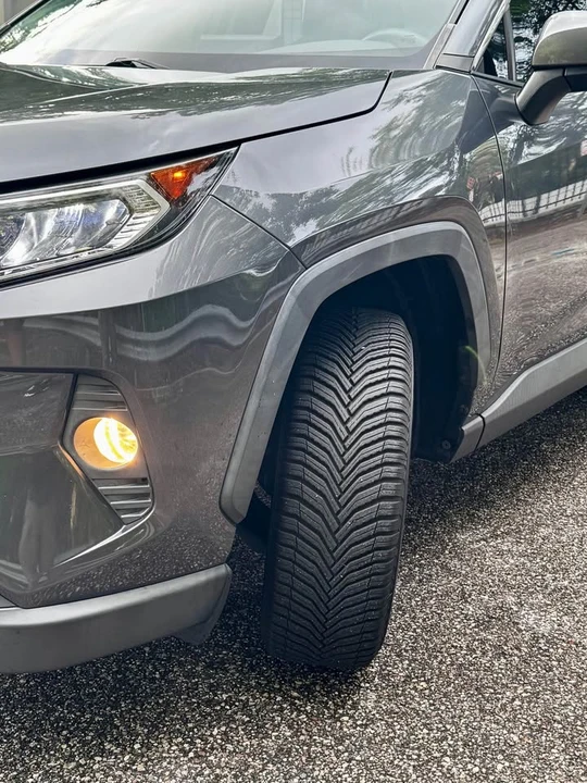 2019 Toyota RAV4 5th Gen - Image 3 of 14