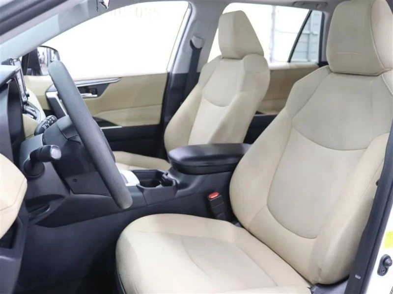 2019 Toyota RAV4 5th Gen - Image 9 of 12
