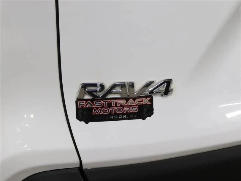 2019 Toyota RAV4 5th Gen - Image 7 of 12