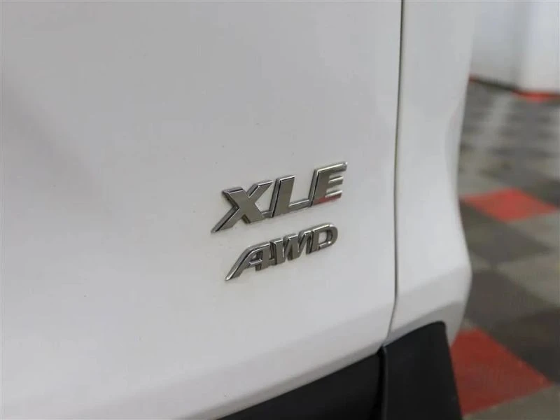 2019 Toyota RAV4 5th Gen - Image 8 of 12