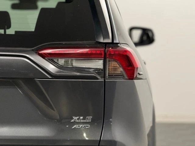 2019 Toyota RAV4 5th Gen - Image 7 of 12