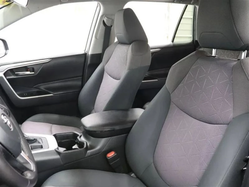 2019 Toyota RAV4 5th Gen - Image 9 of 12