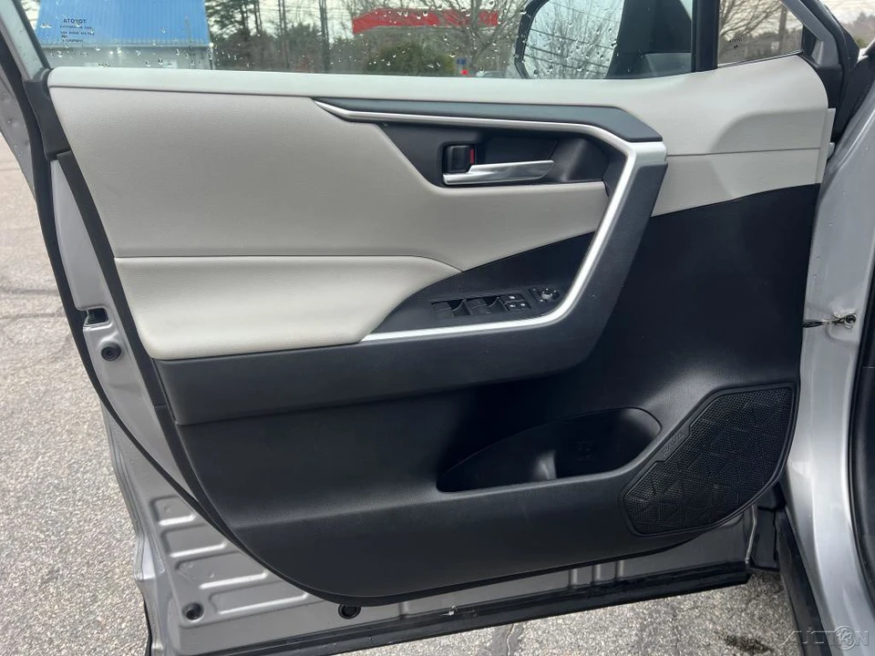 2019 Toyota RAV4 5th Gen - Image 11 of 12