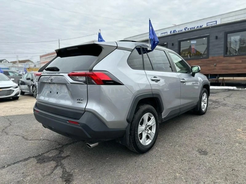 2019 Toyota RAV4 5th Gen - Image 8 of 12