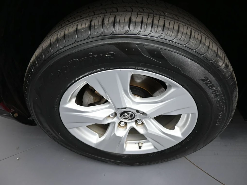 2019 Toyota RAV4 5th Gen - Image 14 of 21