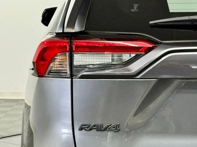 2019 Toyota RAV4 5th Gen - Image 11 of 21