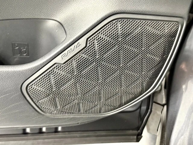 2019 Toyota RAV4 5th Gen - Image 19 of 21