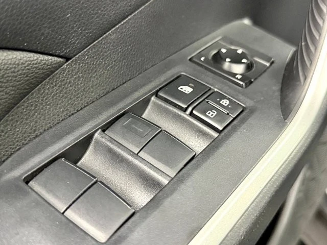 2019 Toyota RAV4 5th Gen - Image 18 of 21