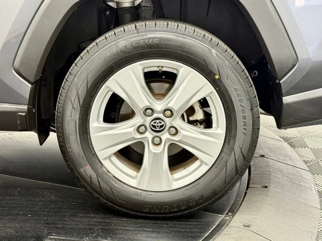 2019 Toyota RAV4 5th Gen - Image 14 of 21