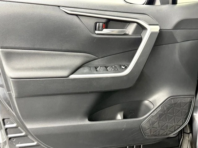 2019 Toyota RAV4 5th Gen - Image 17 of 21