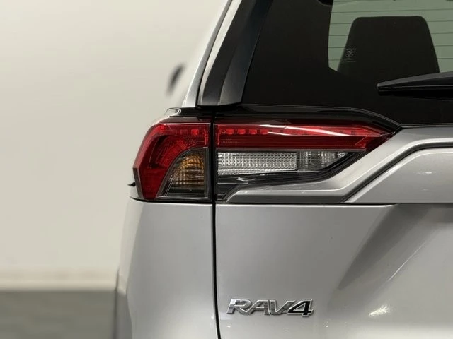 2019 Toyota RAV4 5th Gen - Image 9 of 12