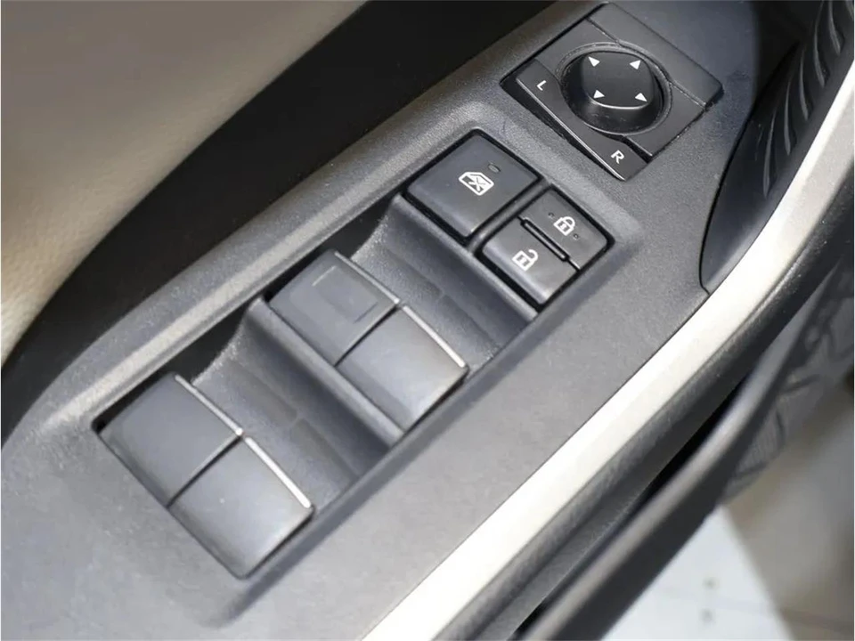 2019 Toyota RAV4 5th Gen - Image 11 of 31