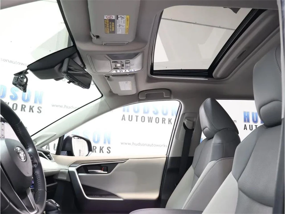 2019 Toyota RAV4 5th Gen - Image 23 of 31