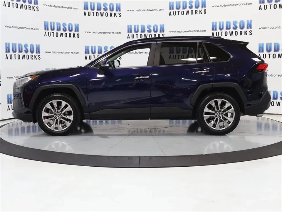 2019 Toyota RAV4 5th Gen - Image 3 of 31