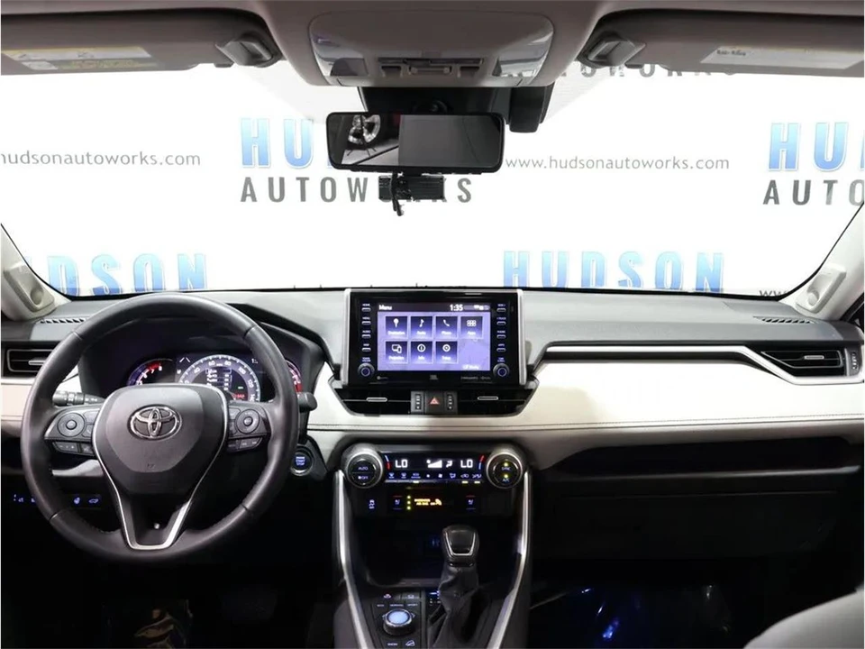 2019 Toyota RAV4 5th Gen - Image 25 of 31