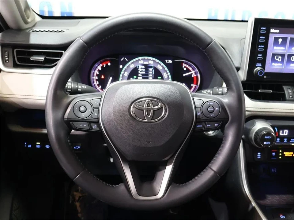 2019 Toyota RAV4 5th Gen - Image 17 of 31