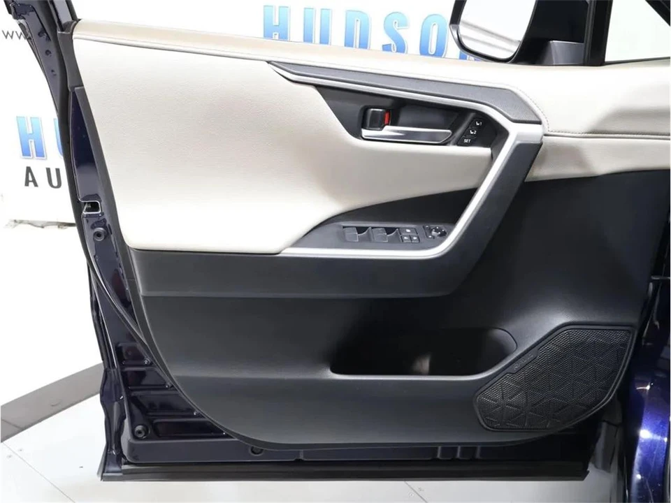 2019 Toyota RAV4 5th Gen - Image 10 of 31