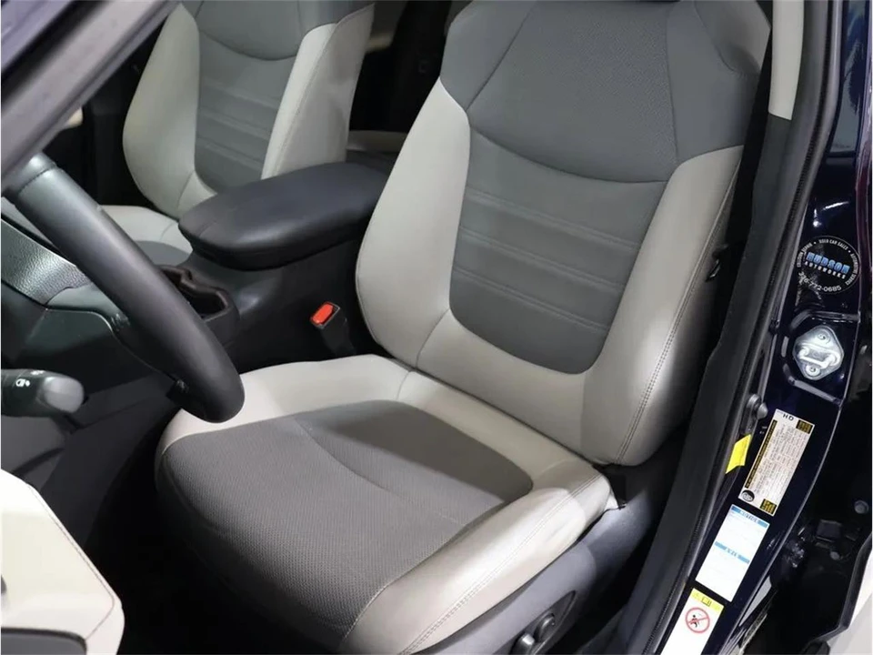 2019 Toyota RAV4 5th Gen - Image 16 of 31