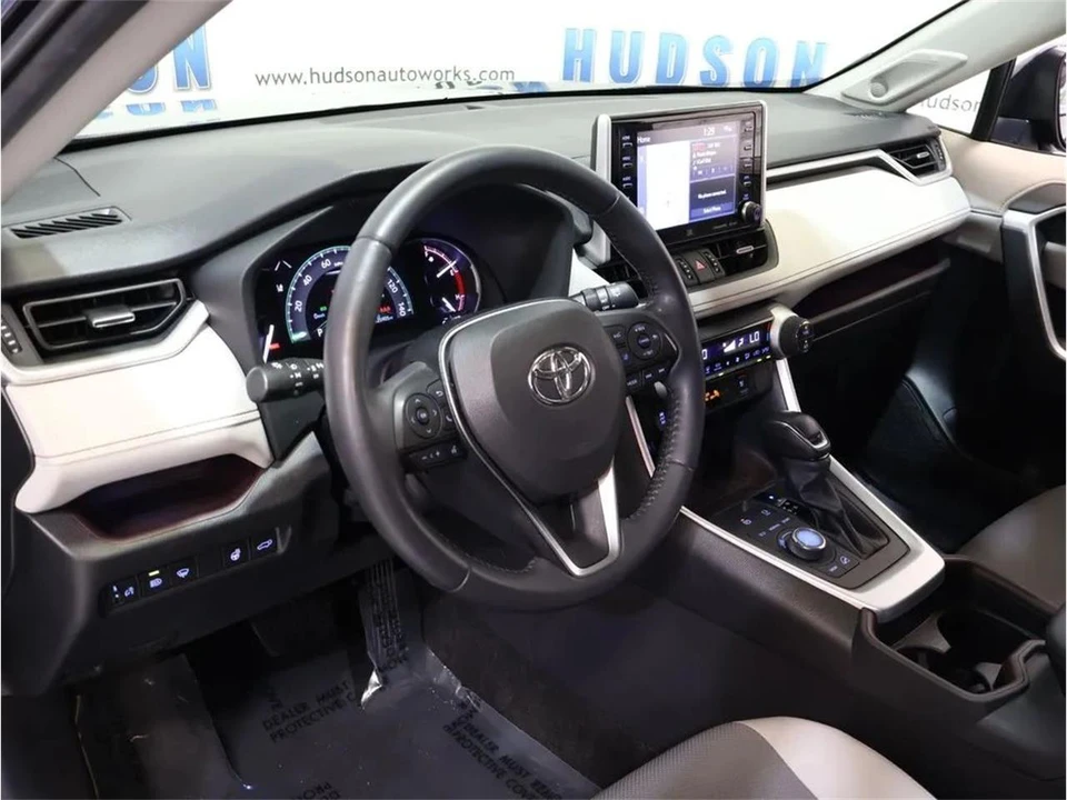 2019 Toyota RAV4 5th Gen - Image 12 of 31