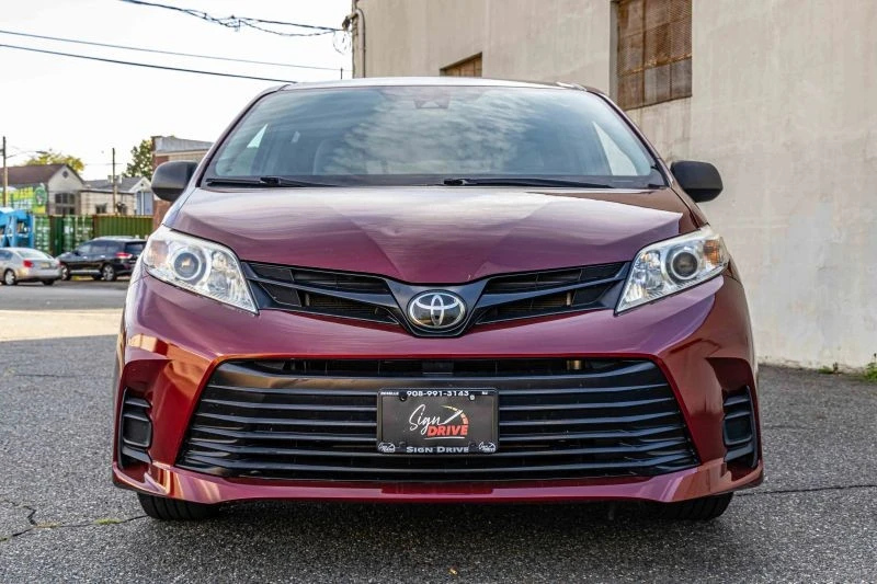 2019 Toyota Sienna 3rd Gen - Image 2 of 12