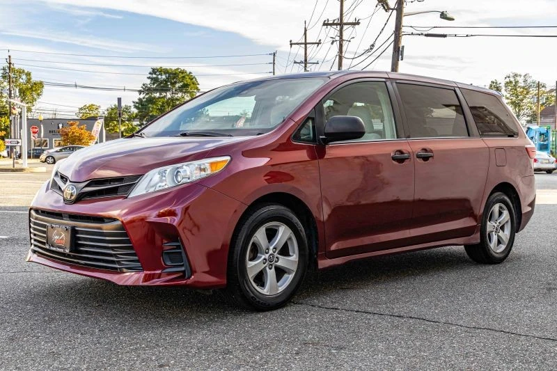 2019 Toyota Sienna 3rd Gen - Image 3 of 12