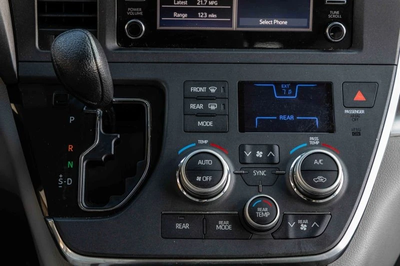 2019 Toyota Sienna 3rd Gen - Image 12 of 12